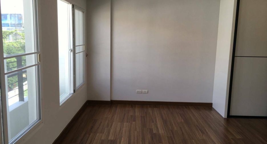 For sale 3 Beds townhouse in Yan Nawa, Bangkok