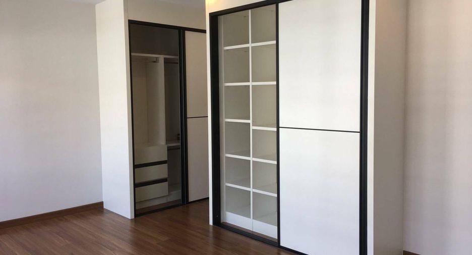 For sale 3 Beds townhouse in Yan Nawa, Bangkok
