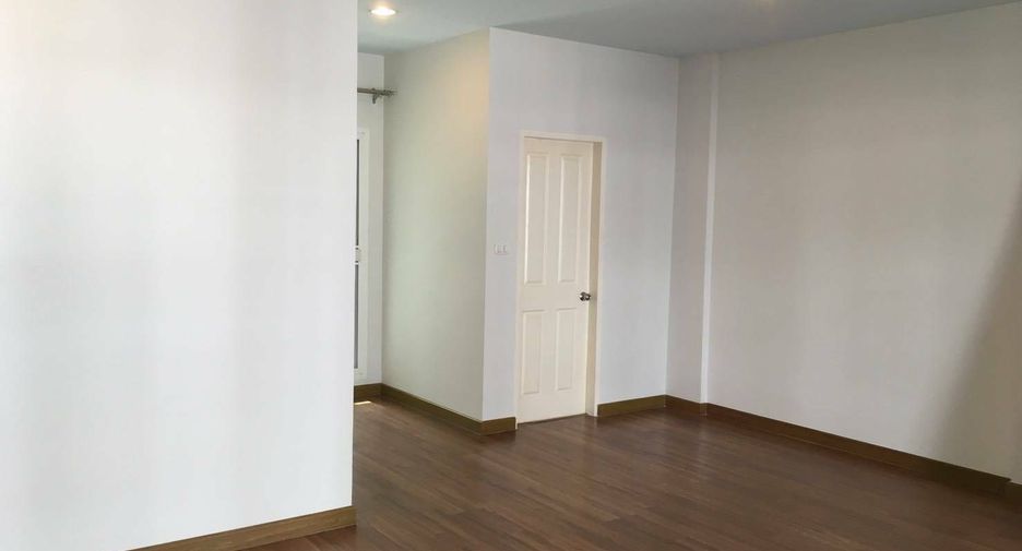 For sale 3 Beds townhouse in Yan Nawa, Bangkok