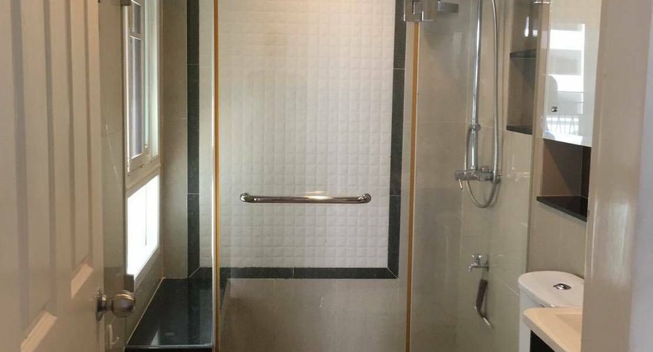 For sale 3 Beds townhouse in Yan Nawa, Bangkok