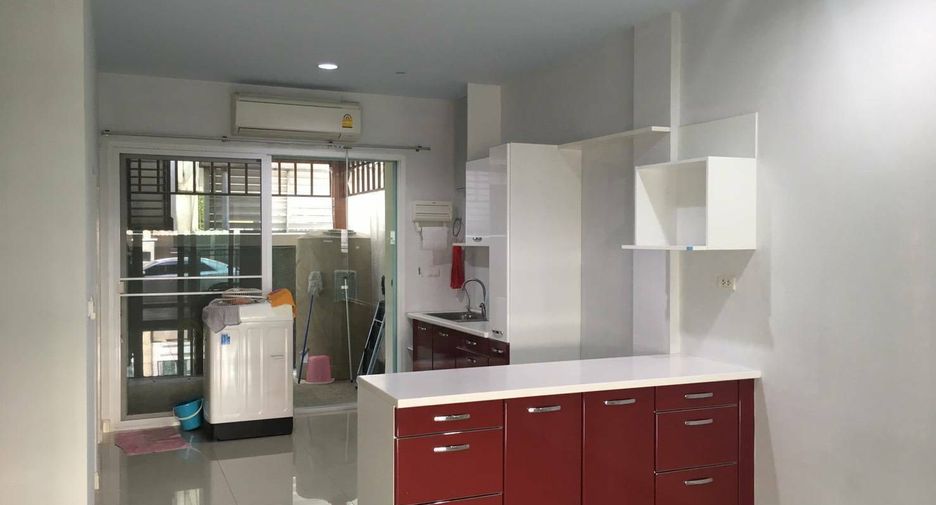 For sale 3 Beds townhouse in Yan Nawa, Bangkok