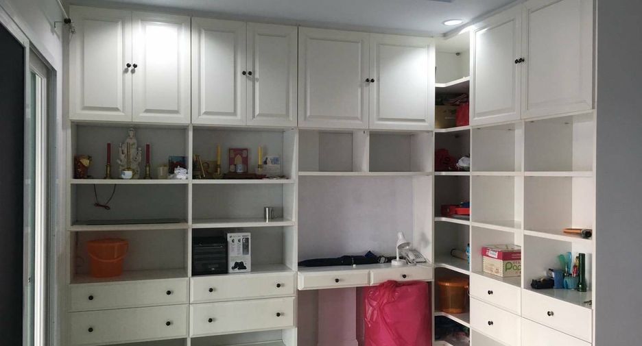 For sale 3 Beds townhouse in Yan Nawa, Bangkok