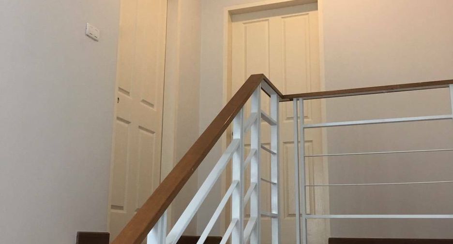 For sale 3 Beds townhouse in Yan Nawa, Bangkok