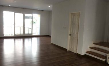 For sale 3 bed townhouse in Yan Nawa, Bangkok