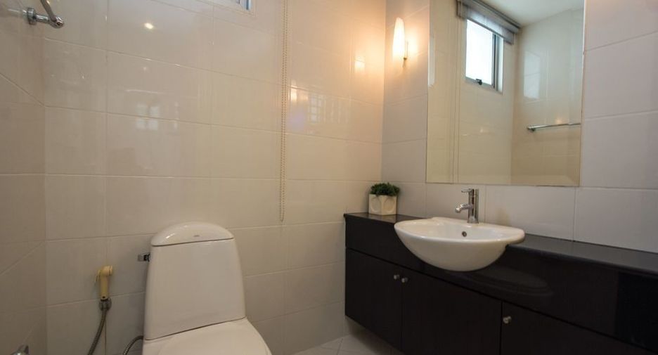 For rent 3 bedrooms condo in Central Pattaya, Pattaya