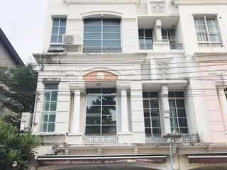 For rent 3 Beds townhouse in Wang Thonglang, Bangkok