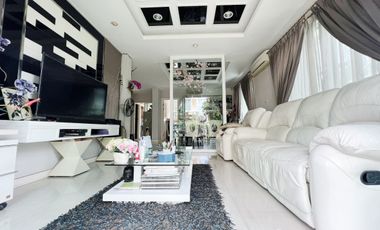 For sale 7 bed house in Chatuchak, Bangkok