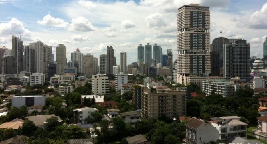 For sale 1 bed condo in Khlong Toei, Bangkok