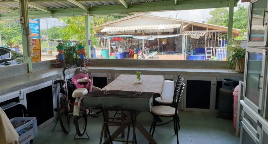 For sale 4 bedrooms townhouse in Mueang Phetchaburi, Phetchaburi