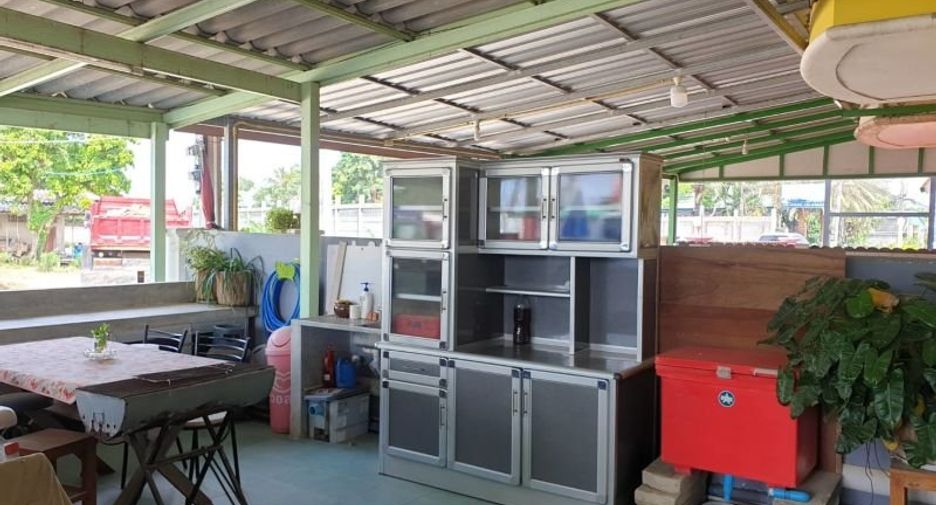 For sale 4 bedrooms townhouse in Mueang Phetchaburi, Phetchaburi