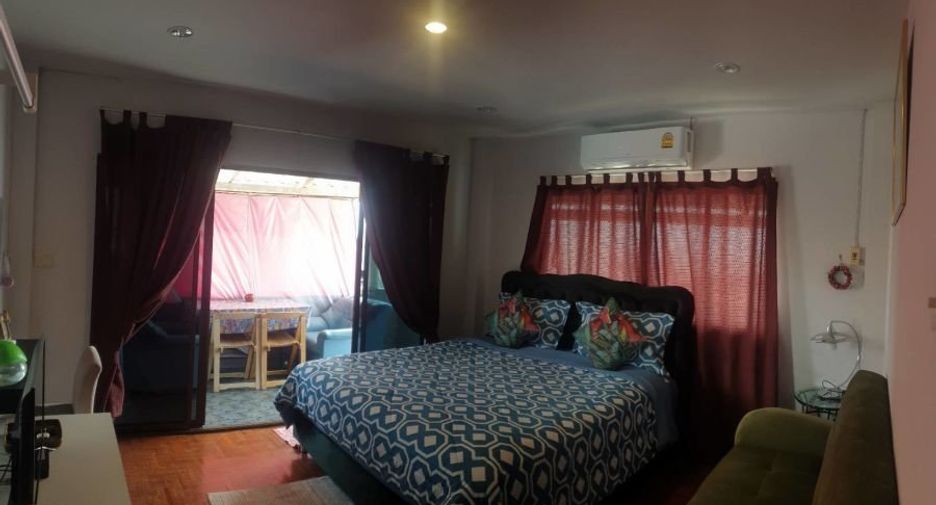For sale 4 bedrooms townhouse in Mueang Phetchaburi, Phetchaburi