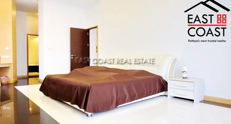 For sale 3 bedrooms condo in Jomtien, Pattaya