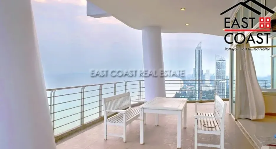 For sale 3 bedrooms condo in Jomtien, Pattaya