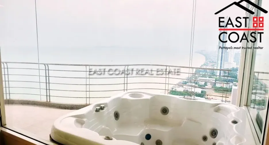 For sale 3 bedrooms condo in Jomtien, Pattaya