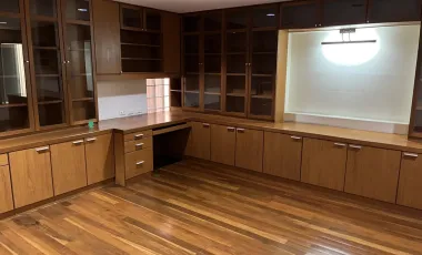 For sale 5 bed townhouse in Phra Khanong, Bangkok