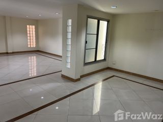 For sale 5 Beds townhouse in Phra Khanong, Bangkok