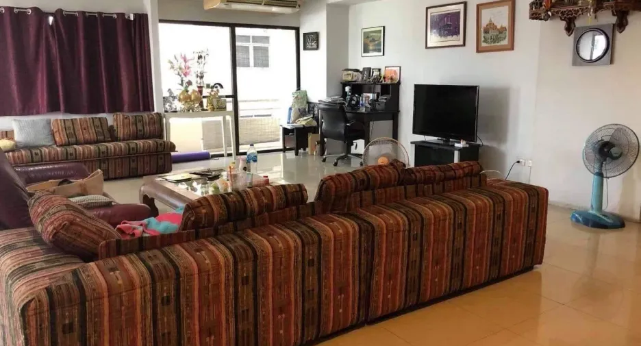For sale 2 bed condo in Khlong Toei, Bangkok