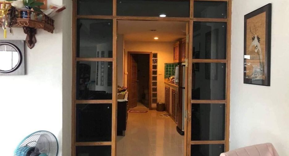 For sale 2 bed condo in Khlong Toei, Bangkok