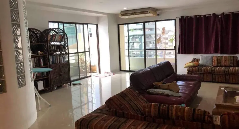 For sale 2 bed condo in Khlong Toei, Bangkok