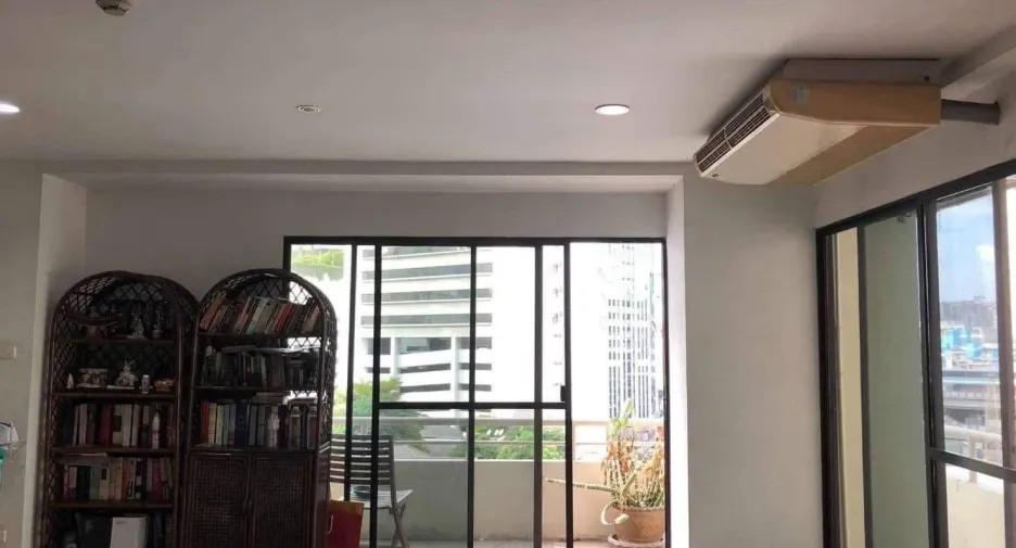 For sale 2 bed condo in Khlong Toei, Bangkok