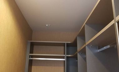 For rent そして for sale 2 Beds condo in Watthana, Bangkok