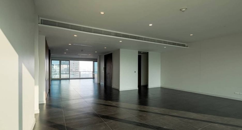 For sale 4 ベッドルーム condo in Pathum Wan, Bangkok
