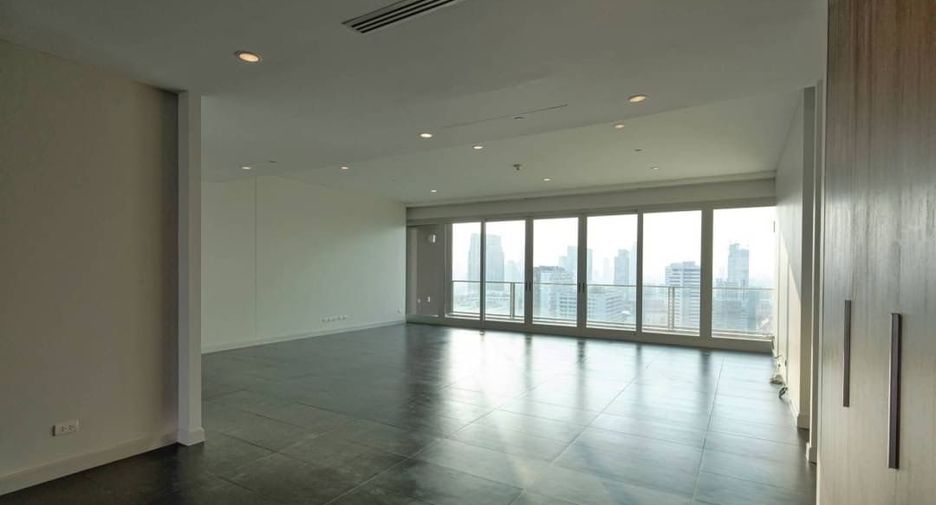 For sale 4 ベッドルーム condo in Pathum Wan, Bangkok