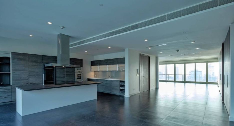 For sale 4 ベッドルーム condo in Pathum Wan, Bangkok