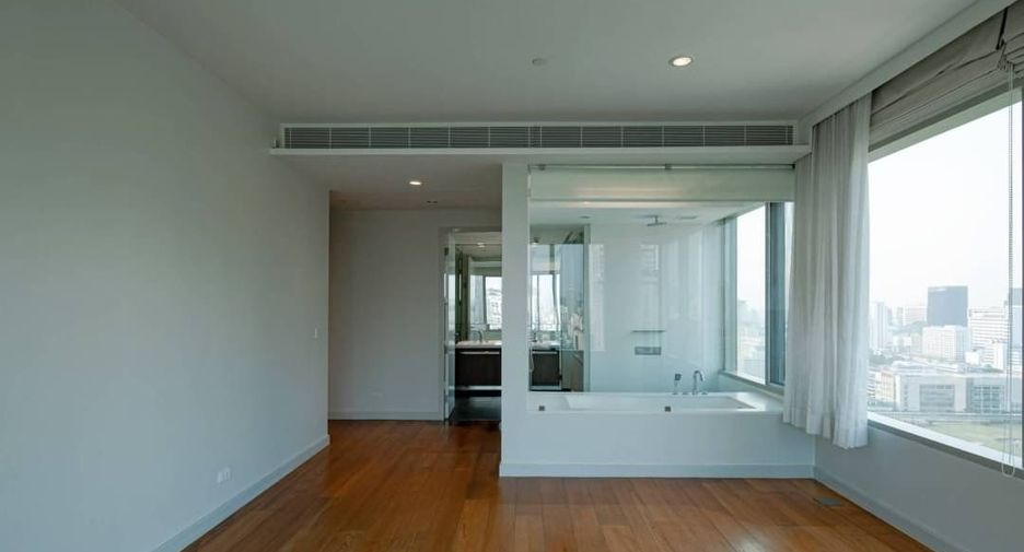 For sale 4 ベッドルーム condo in Pathum Wan, Bangkok