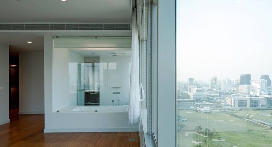 For sale 4 ベッドルーム condo in Pathum Wan, Bangkok