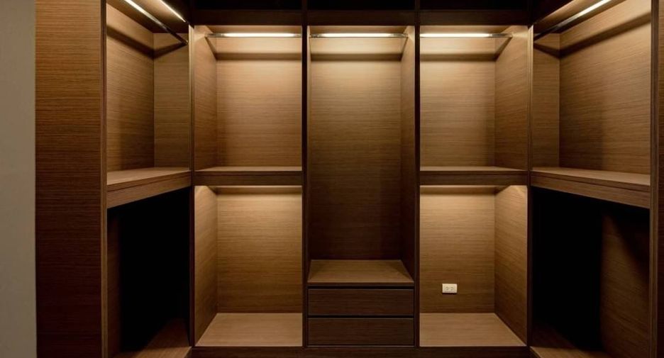 For sale 4 ベッドルーム condo in Pathum Wan, Bangkok