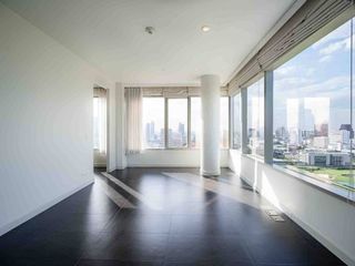 For sale 4 Beds condo in Pathum Wan, Bangkok