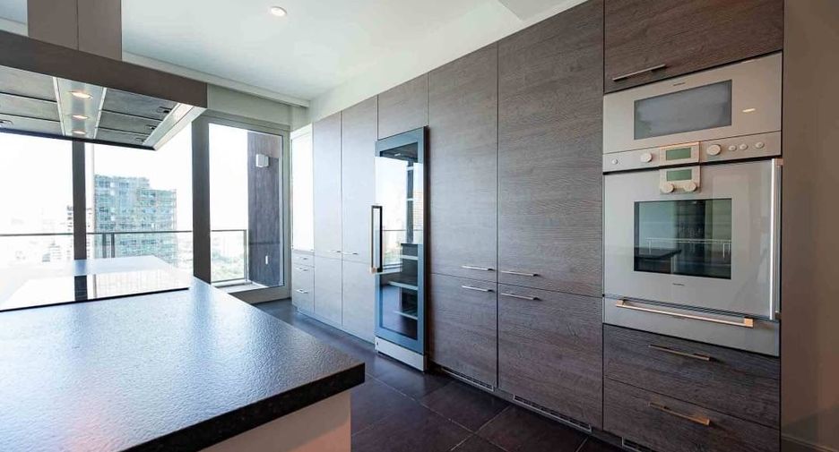 For sale 4 ベッドルーム condo in Pathum Wan, Bangkok
