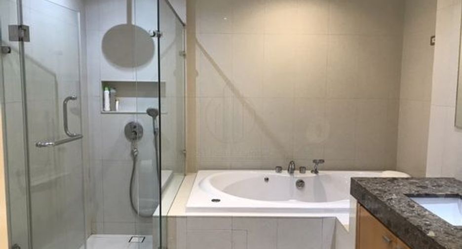 For rent 3 bedrooms condo in Pathum Wan, Bangkok