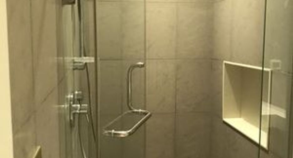 For rent 3 bedrooms condo in Pathum Wan, Bangkok