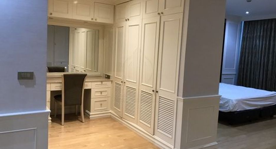 For rent 3 bedrooms condo in Pathum Wan, Bangkok
