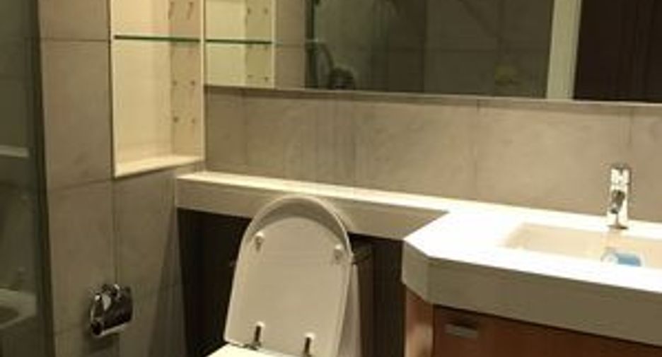 For rent 3 bedrooms condo in Pathum Wan, Bangkok