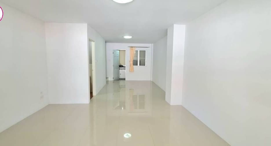 For sale 2 bed townhouse in Phan Thong, Chonburi