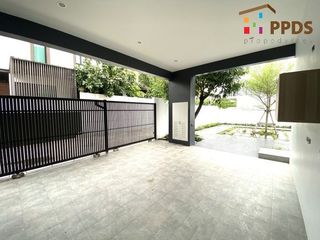 For sale 4 bedrooms house in Watthana, Bangkok