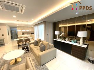 For sale 4 bedrooms house in Watthana, Bangkok