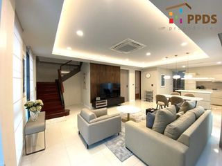 For sale 4 bedrooms house in Watthana, Bangkok