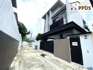 For sale 4 bedrooms house in Watthana, Bangkok