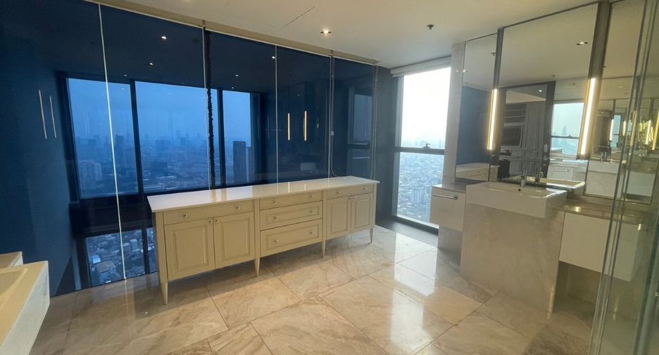 For rent 4 bedrooms condo in Sathon, Bangkok