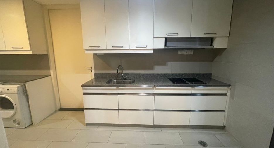 For rent 4 bedrooms condo in Sathon, Bangkok