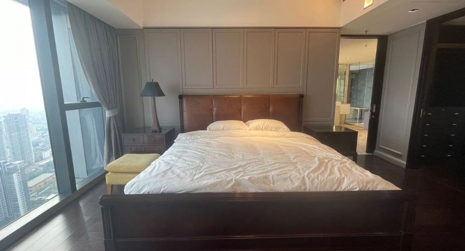 For rent 4 bedrooms condo in Sathon, Bangkok