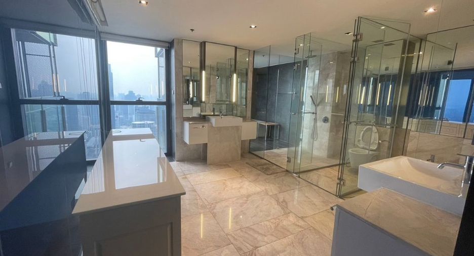 For rent 4 bedrooms condo in Sathon, Bangkok