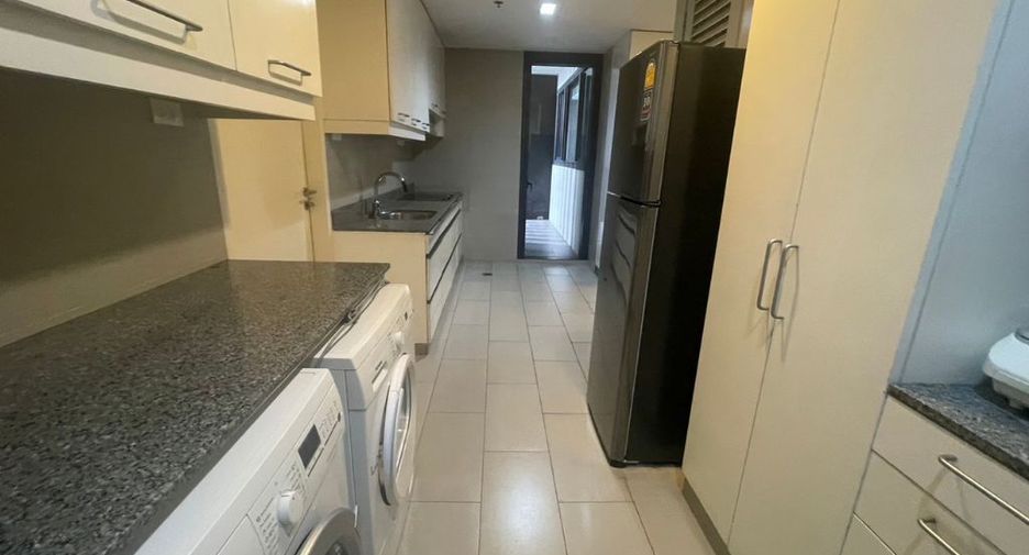 For rent 4 bedrooms condo in Sathon, Bangkok