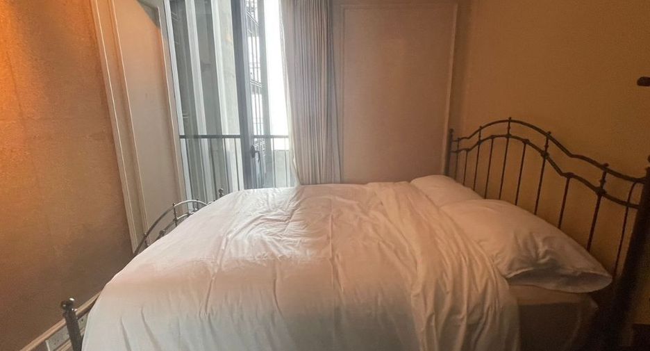 For rent 4 bedrooms condo in Sathon, Bangkok