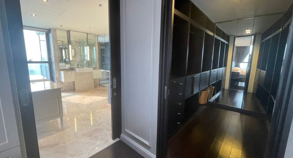 For rent 4 bedrooms condo in Sathon, Bangkok