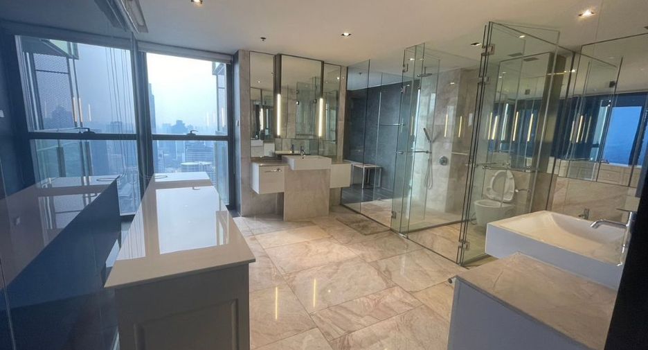 For rent 4 bedrooms condo in Sathon, Bangkok